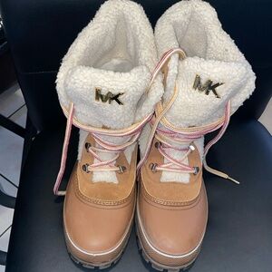 Comfortable Softly worn Michael Kors boots!